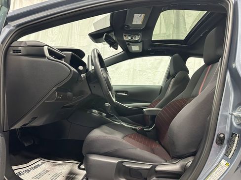 Used 2025 Toyota Corolla SE w/ SE Premium Package image 12