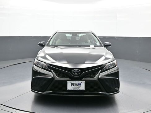 Certified 2022 Toyota Camry SE image 2