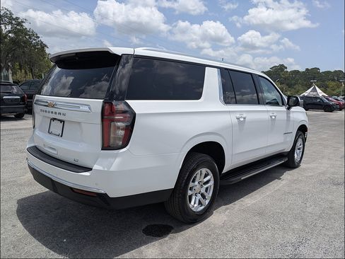 Used 2024 Chevrolet Suburban LT w/ Luxury Package AWD/4WD image 5