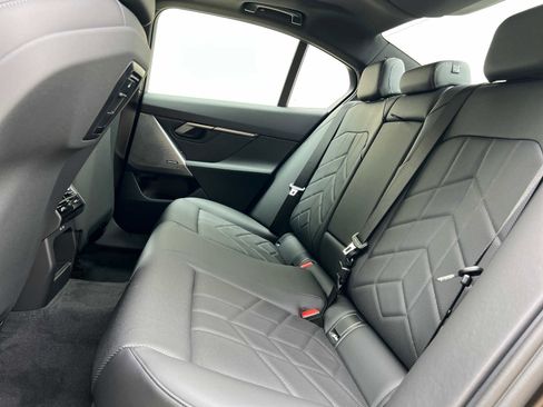 Used 2025 BMW 530i xDrive 530i xDrive w/ Premium Package image 16