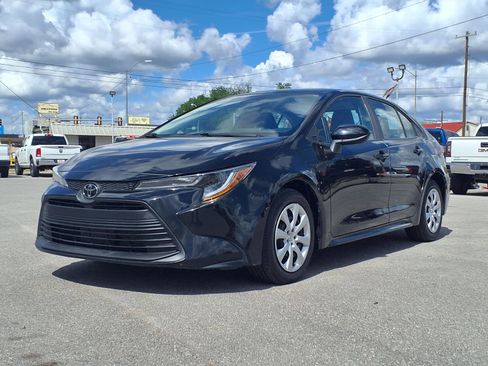 Used 2024 Toyota Corolla LE FWD image 1
