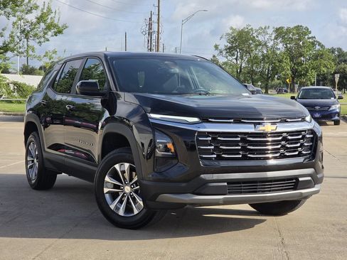 Used 2025 Chevrolet Equinox LT FWD image 2