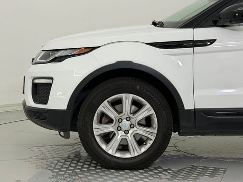 Used 2017 Land Rover Range Rover Evoque SE image 12