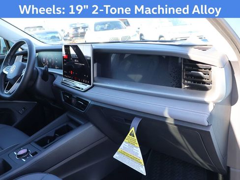New 2026 Volkswagen Tiguan SE image 13