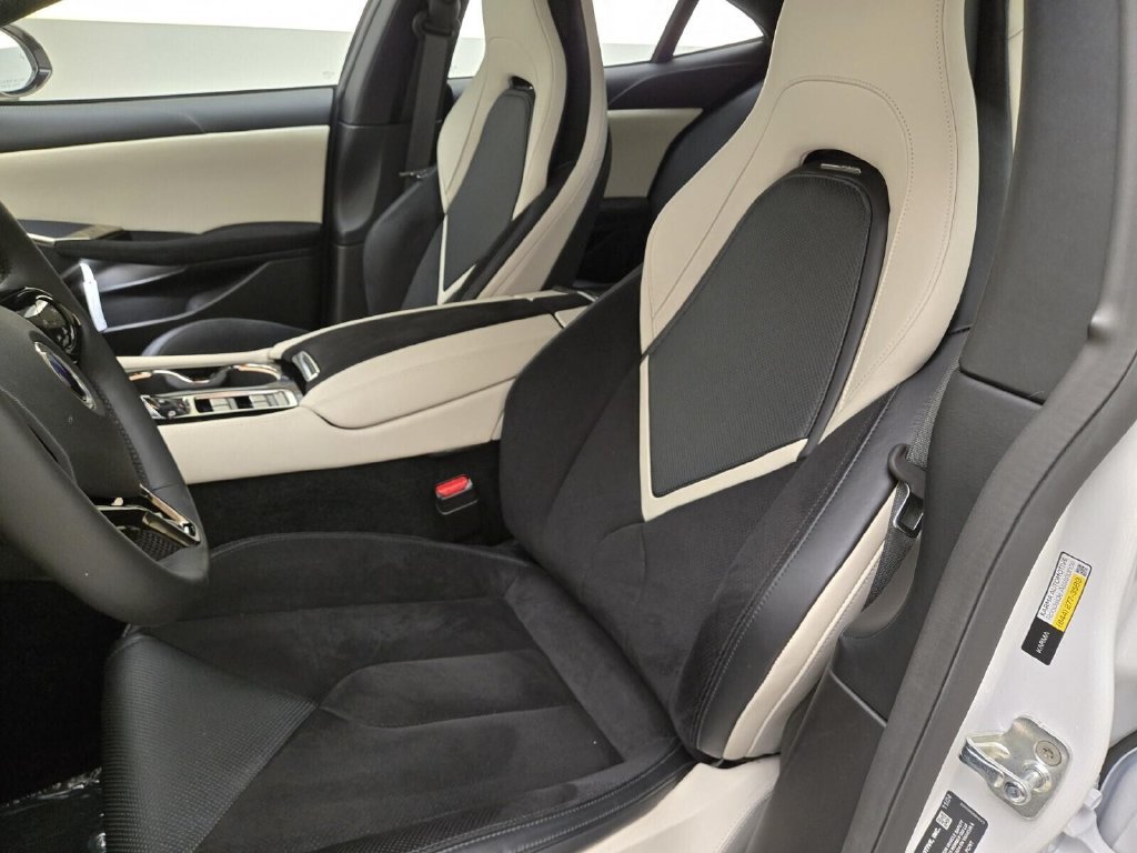 Used 2025 Karma Revero Luxury RWD image 32