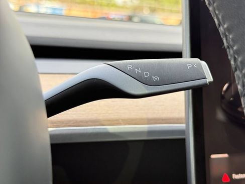 Used 2024 Tesla Model Y Long Range AWD/4WD image 17