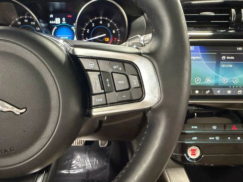 Used 2019 Jaguar F-PACE Prestige AWD/4WD image 16