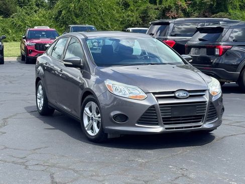 Used 2014 Ford Focus SE FWD image 1