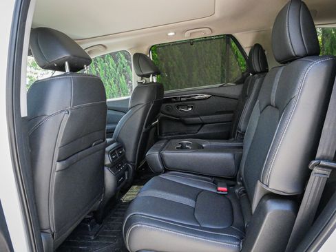 Used 2023 Honda Pilot Touring image 8