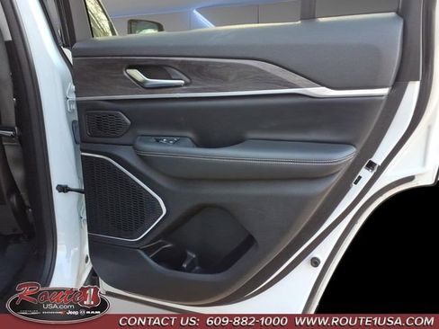 Used 2022 Jeep Grand Cherokee Limited 4xe image 31