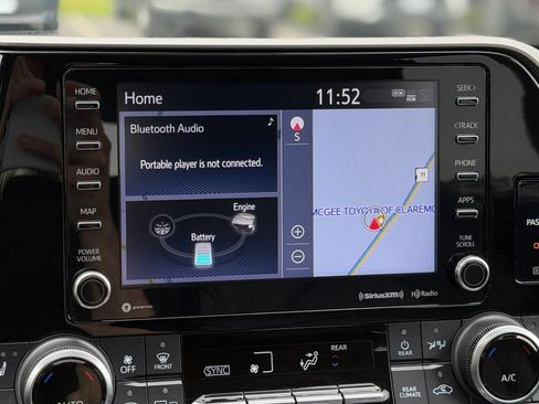 Used 2021 Toyota Highlander XLE AWD/4WD image 15
