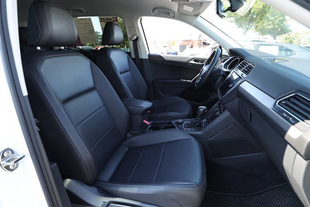 Used 2020 Volkswagen Tiguan SE AWD/4WD image 27
