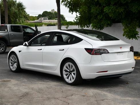 Used 2022 Tesla Model 3 Standard Range Plus image 4