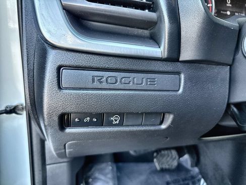 Used 2024 Nissan Rogue S FWD image 9