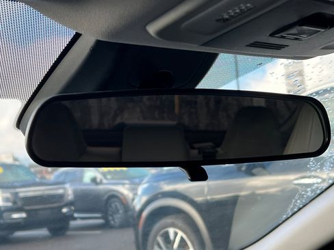 Used 2022 Toyota Camry SE image 25