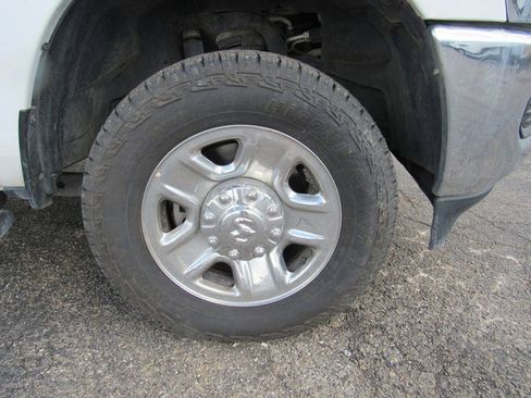 Used 2022 RAM 2500 Tradesman w/ Chrome Appearance Group AWD/4WD image 10