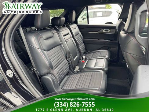 Used 2025 Ford Explorer ST-Line w/ ST-Line Street Pack AWD/4WD image 13