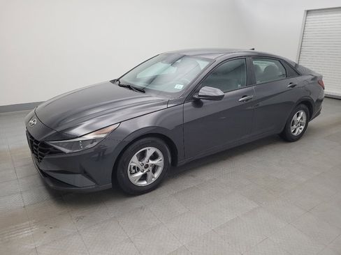 Used 2021 Hyundai Elantra SE image 2
