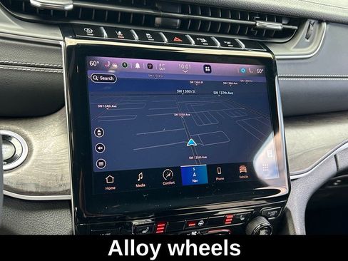 Certified 2024 Jeep Grand Cherokee Limited w/ Black Appearance Package image 22