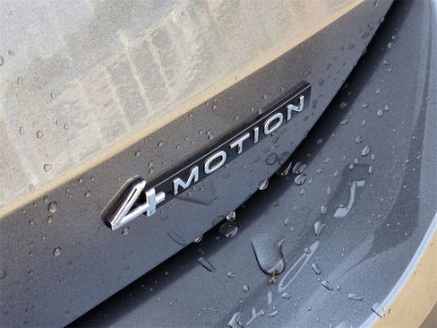 New 2025 Volkswagen Tiguan SE image 9