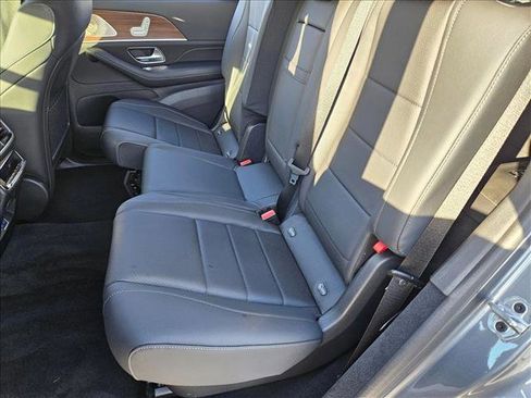 Used 2025 Mercedes-Benz GLS 450 4MATIC image 16