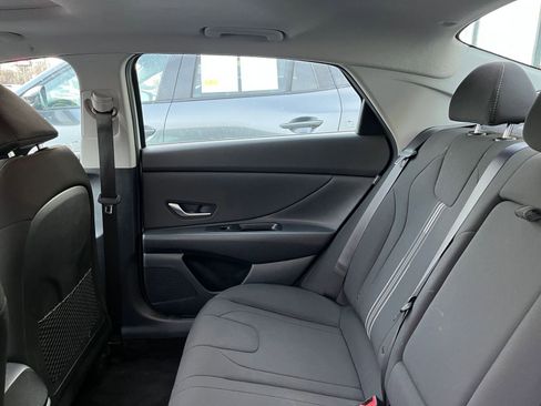 Used 2025 Hyundai Elantra SEL image 39