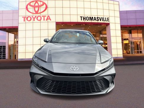 Used 2025 Toyota Camry SE image 2