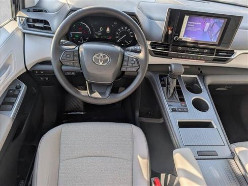 New 2026 Toyota Sienna LE FWD image 15