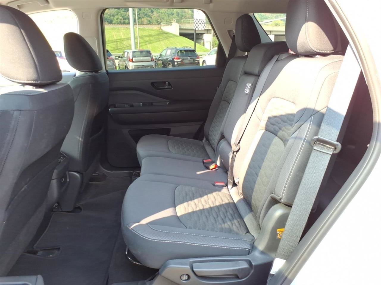 Used 2025 Nissan Pathfinder SV AWD/4WD image 8