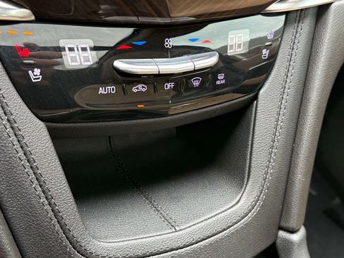 Used 2021 Cadillac XT6 Sport w/ Platinum Package image 28