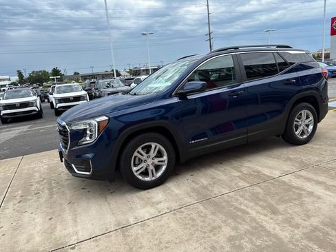Used 2022 GMC Terrain SLE w/ Driver Convenience Package FWD image 1