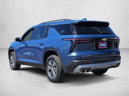 Used 2025 Chevrolet Traverse LT w/ Driver Confidence Package image 8