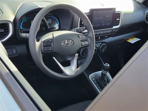 New 2026 Hyundai Venue SE image 3