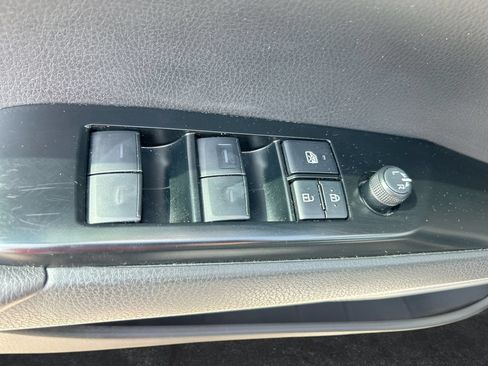 Used 2025 Toyota Camry LE w/ Convenience Package FWD image 13