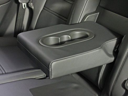 Certified 2025 Porsche Cayenne AWD/4WD image 34