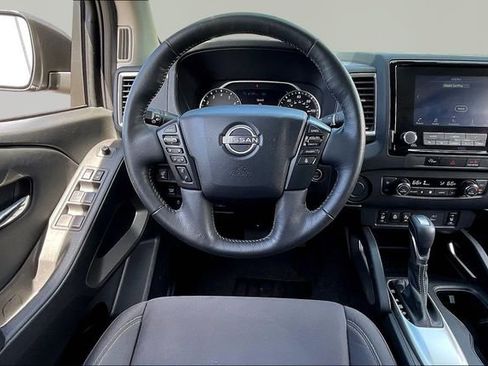 Used 2024 Nissan Frontier SV w/ SV Convenience Package RWD image 8