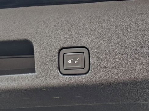Used 2025 Chevrolet Traverse RS AWD/4WD image 32