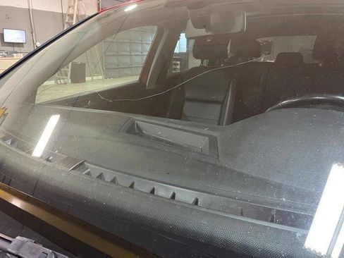 Used 2019 Volkswagen Tiguan SE w/ Panoramic Sunroof Package image 11