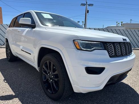 Used 2020 Jeep Grand Cherokee Altitude AWD/4WD image 7