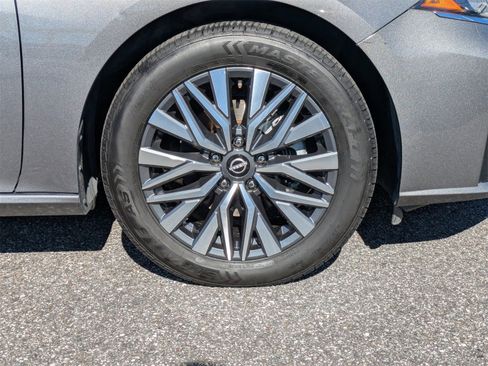 Used 2024 Nissan Altima 2.5 SV image 11