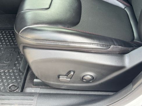 Used 2022 Jeep Cherokee Trailhawk AWD/4WD image 8