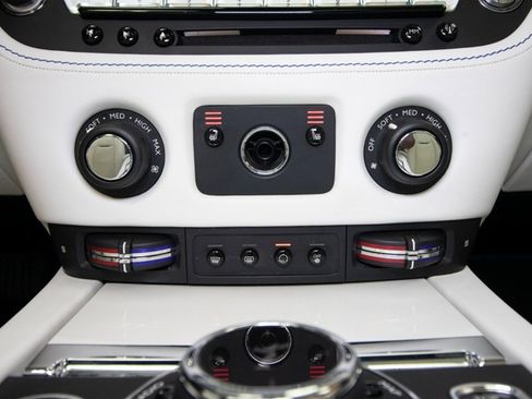 Used 2017 Rolls-Royce Dawn image 42