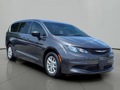 Used 2023 Chrysler Voyager LX FWD image 1
