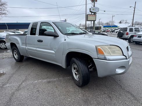 Used 2008 Mitsubishi Raider LS image 8