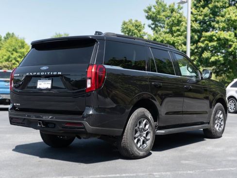 Used 2025 Ford Expedition Active RWD image 12