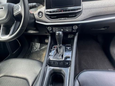 Used 2022 Jeep Compass Latitude AWD/4WD image 15
