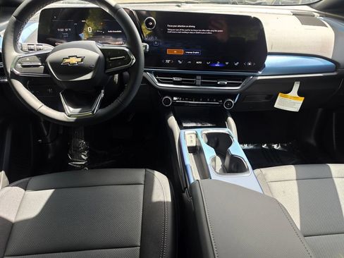 New 2026 Chevrolet Equinox EV LT AWD/4WD image 18