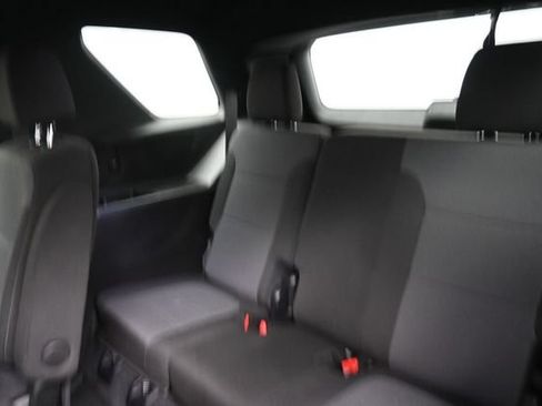 Used 2023 Chevrolet Traverse LT FWD image 20