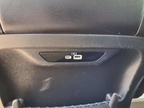 Used 2023 Chrysler Pacifica Touring-L FWD image 14
