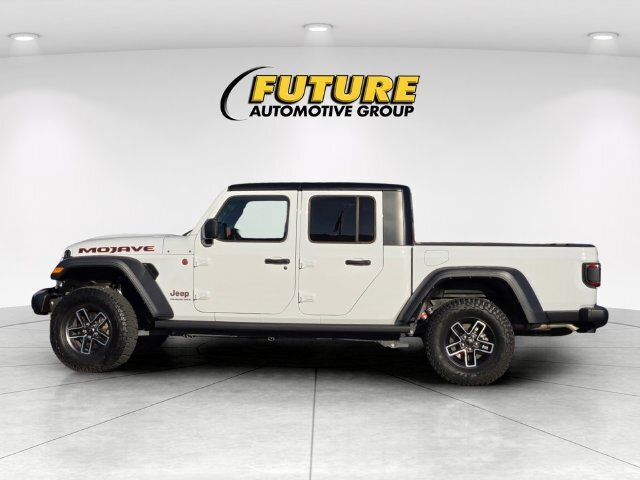 Used 2025 Jeep Gladiator Mojave w/ Convenience Group AWD/4WD image 9
